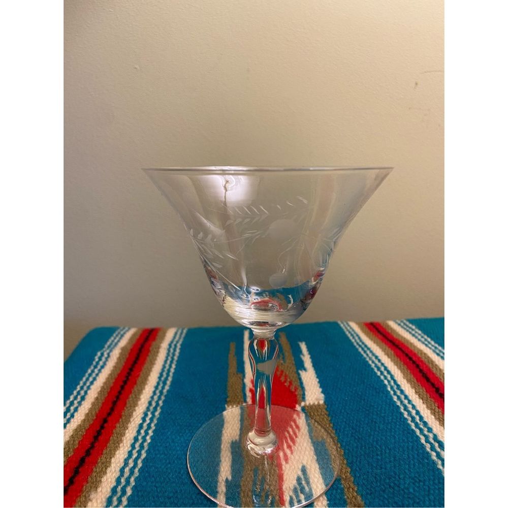 4 Cocktail glasses with etched leaves A12
